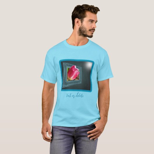 ピンクのチューリップの花がフレーム外パーソナライズされた Tシャツ (正面フル)