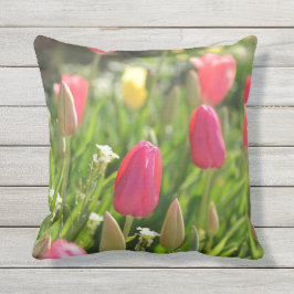 ピンクのチューリップのthrowpillow アウトドアクッション
