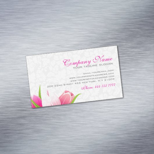 ピンクのチューリップ白いダマスクの背景 マグネット名刺 (インサイチュ)