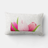 ピンクのチューリップ白いダマスクの背景 ランバークッション (裏面)