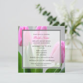 ピンクのチューリップ花のブライダルシャワー招待状。 招待状 (スタンド正面)