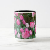 ピンクのチューリップ ツートーンマグカップ (中央)