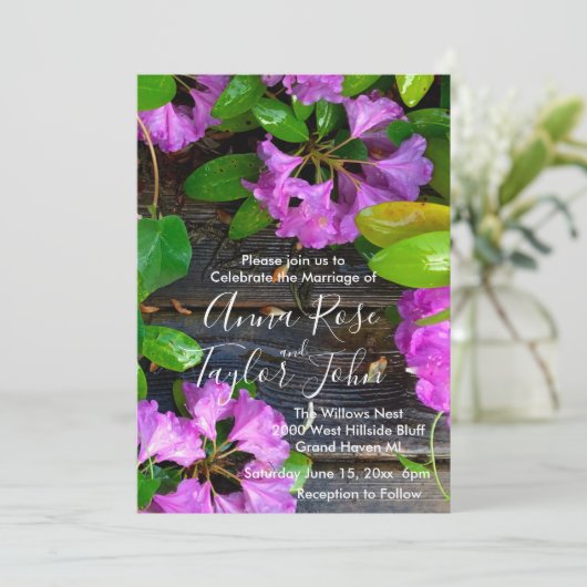 ピンクのツツツジの花、素朴な裏庭の木目 招待状 (スタンド正面)