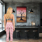 ピンクのティアドロップパターン(名前をカスタムするとロゴ) カプリレギンス