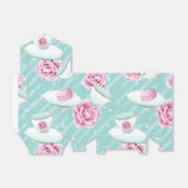 ピンクのティーカップの花とマカロンを持つターコイズ フェイバーボックス (折り畳みなし)
