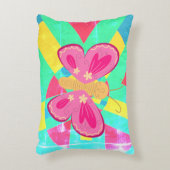 ピンクのティール（緑がかった色）と色あせた蝶のパターン アクセントクッション (正面(垂直))