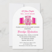 ピンクのテディベア新しいチャプターストーリーブックベビーシャワー 招待状 (正面)