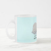 ピンクのテディベア犬のポートレートアートのある秋田 フロストグラスマグカップ (左)