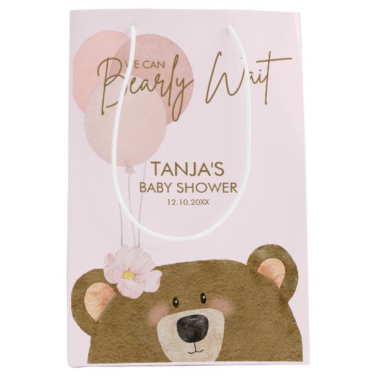 ピンクのテディ我々は心から女の子の赤ちゃんシャワーを待つことができる ミディアムペーパーバッグ (正面)