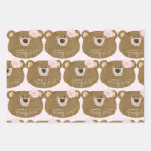 ピンクのテディ我々は心から女の子の赤ちゃんシャワーを待つことができる ラッピングペーパーシート (正面)