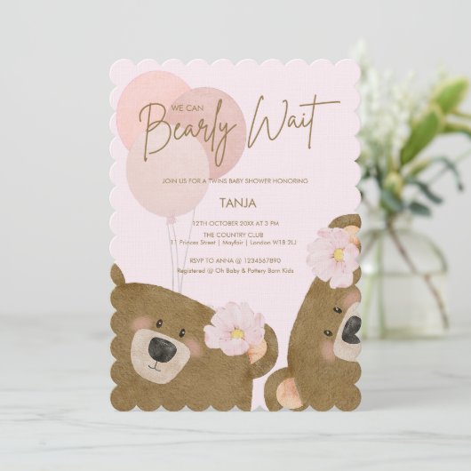 ピンクのテディ我々は真珠のように双子の赤ちゃんシャワーを待つことができる 招待状 (スタンド正面)