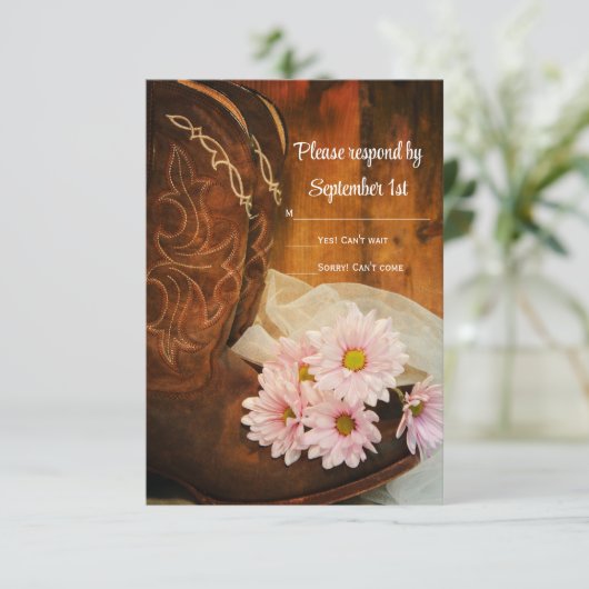 ピンクのデイジーとカウボーイブーツウェスタンウェディングRSVP 出欠カード (スタンド正面)