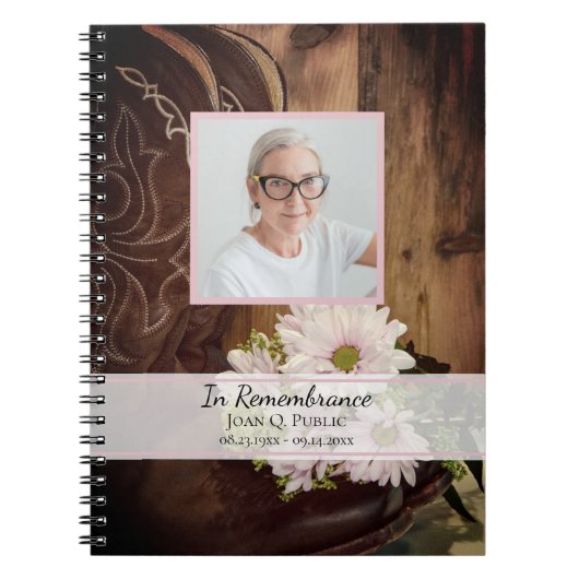 ピンクのデイジーとブーツ葬儀記念ゲストブック ノートブック (正面)