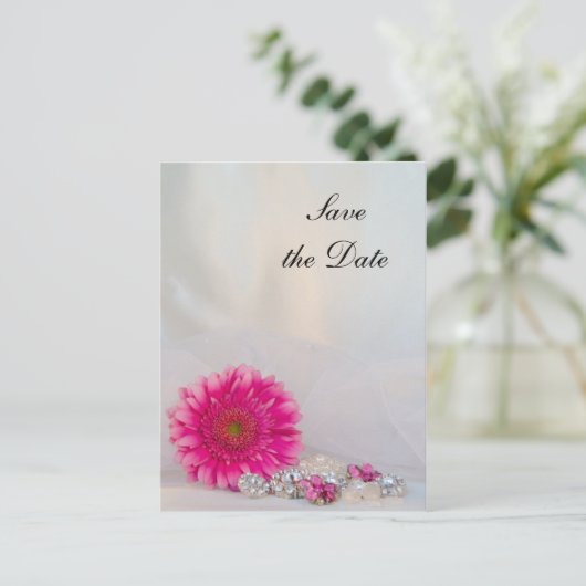 ピンクのデイジーとボタンウェディング日付を保存 案内ポストカード (スタンド正面)