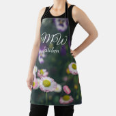 ピンクのデイジーと緑の庭のパンジー エプロン (インサイチュ)