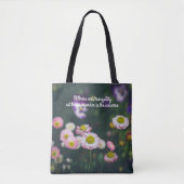 ピンクのデイジーと緑の庭のパンジー トートバッグ (正面)
