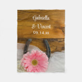 ピンクのデイジーと馬蹄地方ウェディングキープサケ フリースブランケット (正面)