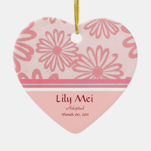 ピンクのデイジーの花の採用の発表の記念品 セラミックオーナメント (正面)