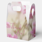 ピンクのデイジーエレガントお気に入りボックスロマンチックな花 フェイバーボックス (オープン)