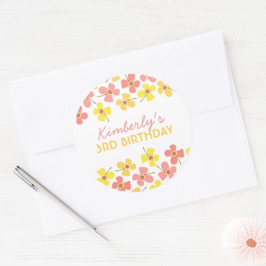 ピンクのデイジーポップ・アートのシックな女の子の誕生日パーティーのお気に入り ラウンドシール (封筒)