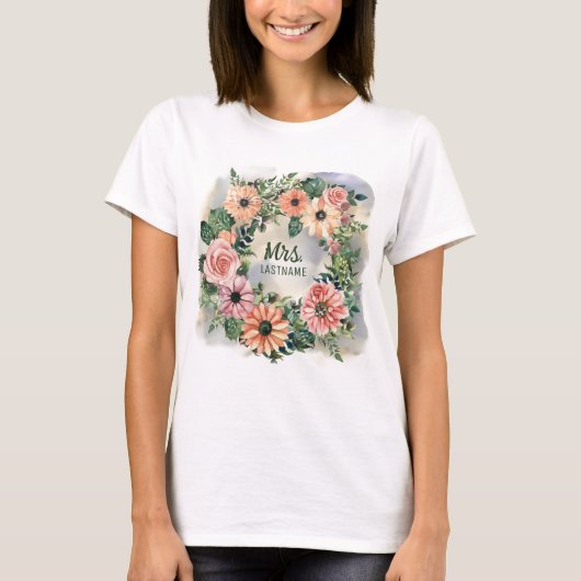 ピンクのデイジー 水彩 Mr. + Mrs. 結婚おめでとう Tシャツ (正面)