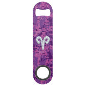 ピンクのデジタル迷彩柄の装飾の真珠の牡羊座の(占星術の)十二宮図の印 スピード栓抜き (正面)