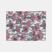 ピンクのトウモロコシの花、白い上に野生の花 フリースブランケット (正面(横))