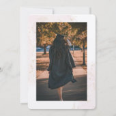 ピンクのトラックの卒業式の招待状 招待状 (裏面)