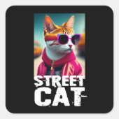 ピンクのトラックスーツを着て可愛らしい猫 スクエアシール (正面)