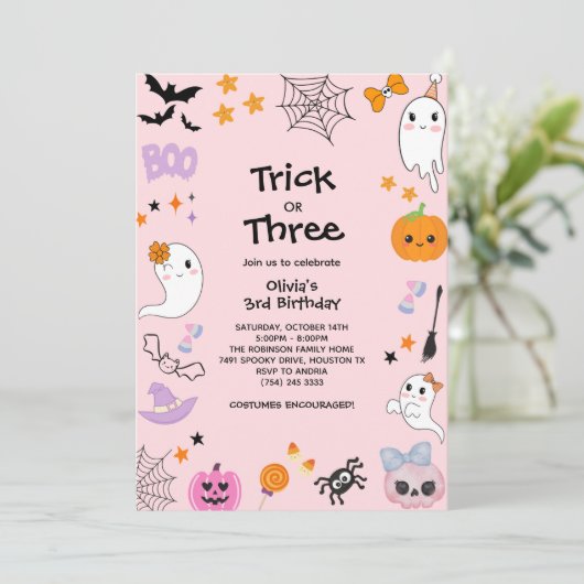 ピンクのトリックまたはハロウィーンの3回目の誕生日を楽しむ 招待状 (スタンド正面)
