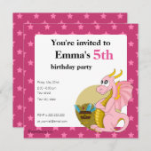 ピンクのドラゴンの漫画の誕生日プリント招待状 招待状 (正面/裏面)