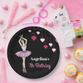 ピンクのドレスと指先の靴を持つバレリーナ ペーパープレート (パーティー)