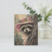 ピンクのドレスを着た愛らしいアライグマ ポストカード (スタンド正面)