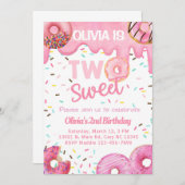 ピンクのドーナツ甘い2人の女の子2nd誕生日招待状。 招待状 (正面/裏面)