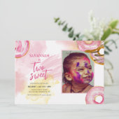 ピンクのドーナツ2つの甘い写真2番目の誕生日 招待状 (スタンド正面)