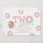 ピンクのドーナツ2つの甘い女の子の写真2番目の誕生日 招待状 (正面)