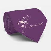 ピンクのナマステ（巻物と渦巻き模様） ネクタイ (ロール)