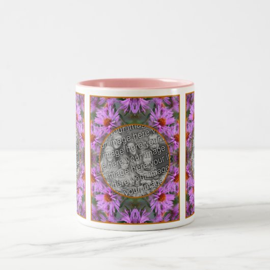 ピンクのニューイングランドのアスター花あなたの写真を追加 ツートーンマグカップ (中央)