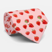 ピンクのネクタイに落ちるイチゴ ネクタイ (ロール)