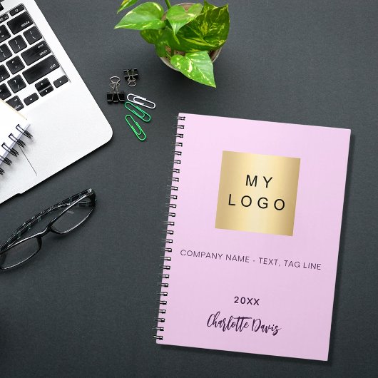 ピンクのネームスクリプト ビジネス ロゴ ノートブック