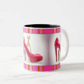 ピンクのハイヒールの香水の口紅 ツートーンマグカップ (正面右)