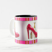 ピンクのハイヒールの香水の口紅 ツートーンマグカップ (正面左)
