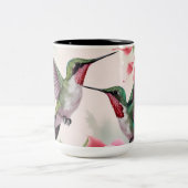 ピンクのハイビスカスの花を持つ2羽のハミングバード ツートーンマグカップ (中央)