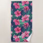 ピンクのハイビスカスフラワー&トロピカルパームリーフオアシス ビーチタオル (正面)