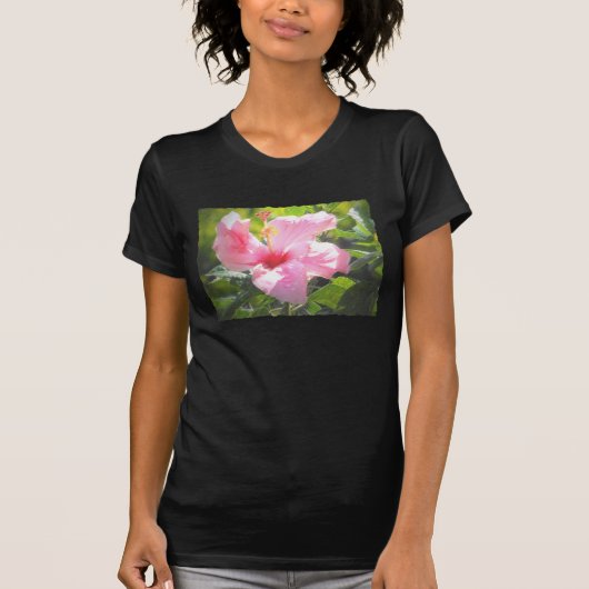 ピンクのハイビスカスフラワー Tシャツ (正面)