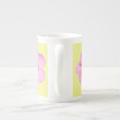 ピンクのハイビスカス熱帯花 ボーンチャイナマグカップ (裏面)