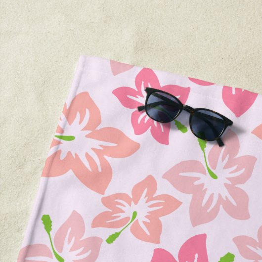 ピンクのハイビスカス、ピンクの花、花のパターン ビーチタオル (インサイチュ)