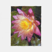 ピンクのハスの花の写真 フリースブランケット (正面)