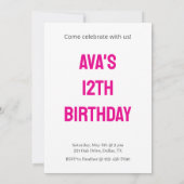 ピンクのハッピーバースデーサインと星の誕生日パーティー 招待状 (裏面)