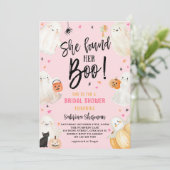 ピンクのハロウィーンブライダルシャワー彼女は彼女のブーを見つけた 招待状 (スタンド正面)